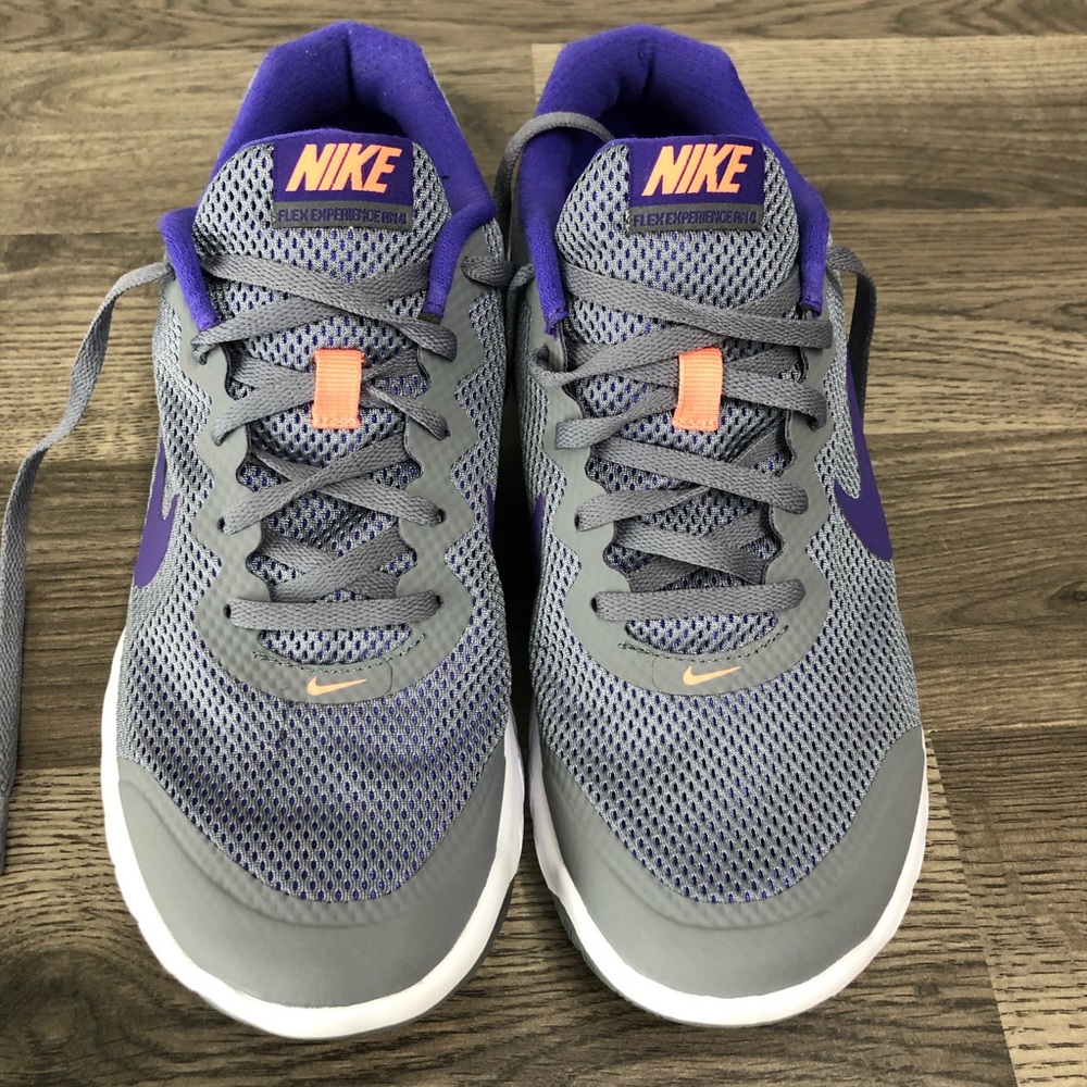 Womens Nike Shoes size 9.5